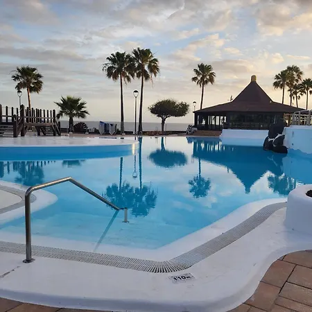 Roja Del Mar 1 طوستا ديل سيلونثيو